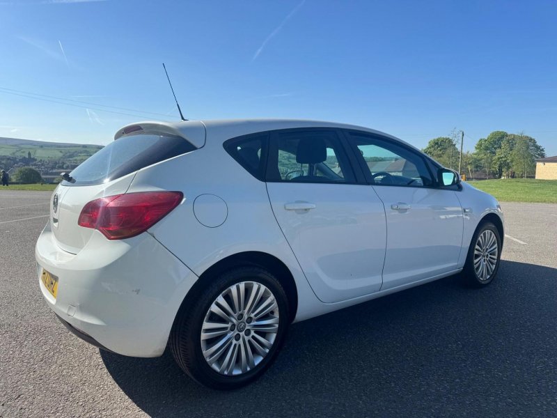 VAUXHALL ASTRA