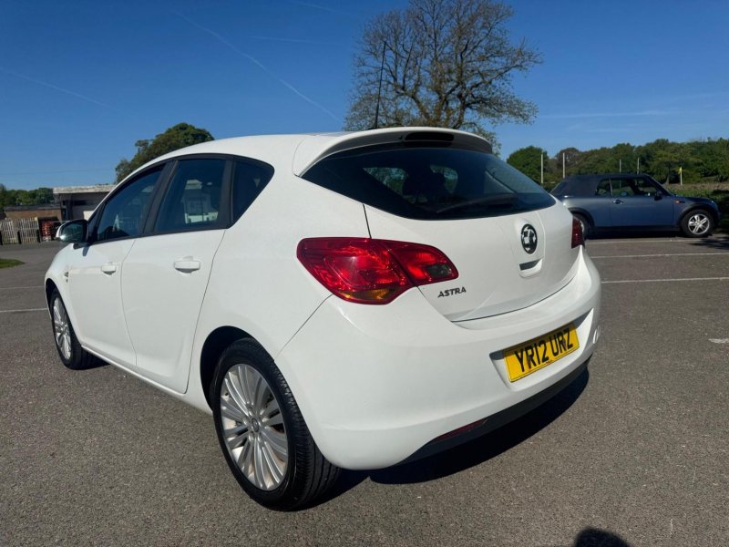 VAUXHALL ASTRA