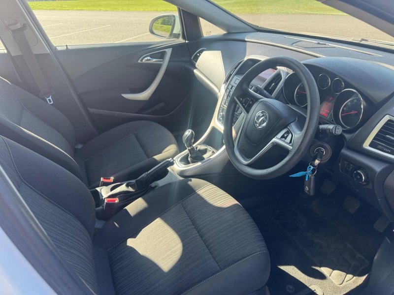 VAUXHALL ASTRA