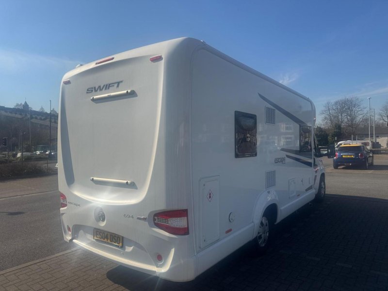 SWIFT ESCAPE 694