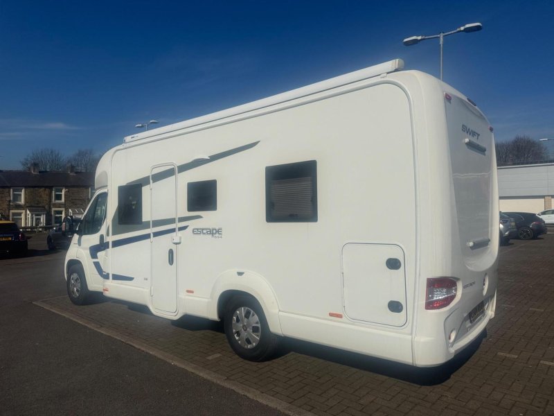 SWIFT ESCAPE 694