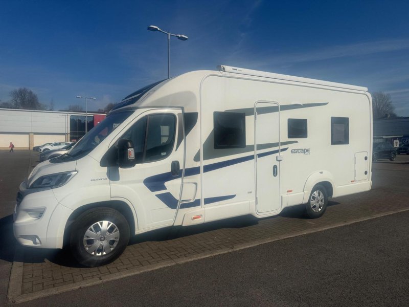 SWIFT ESCAPE 694