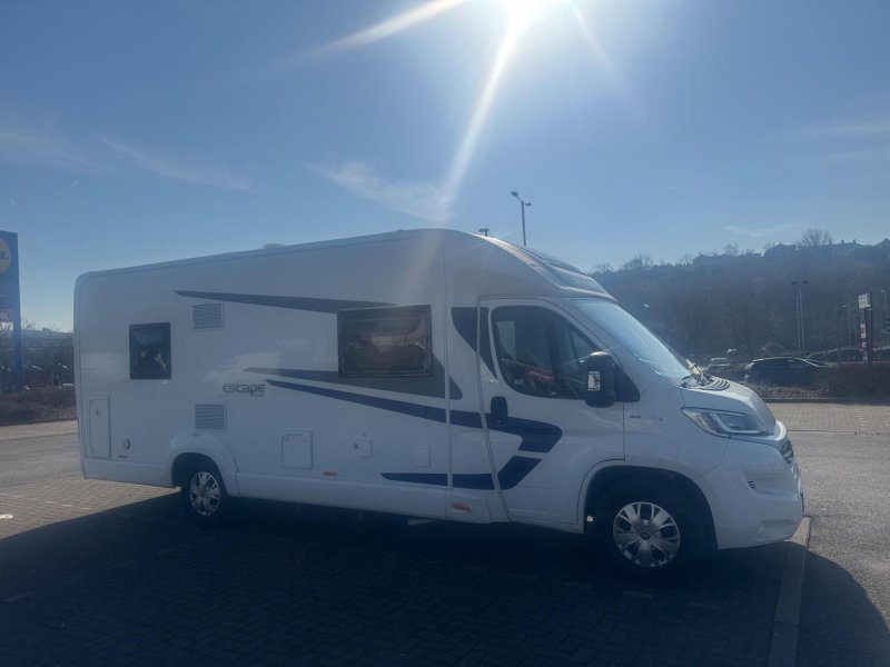 SWIFT ESCAPE 694