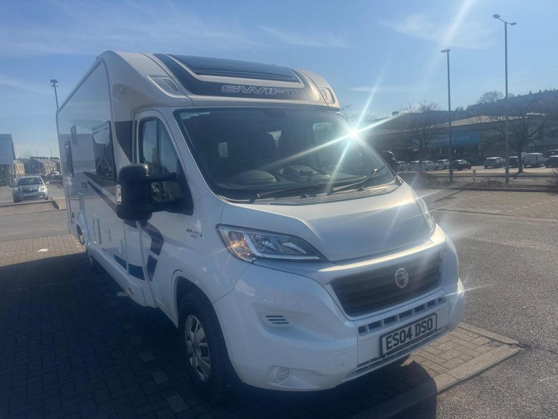 SWIFT ESCAPE 694