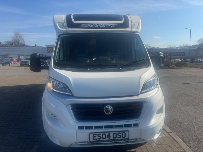 SWIFT ESCAPE 694