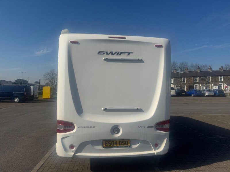 SWIFT ESCAPE 694
