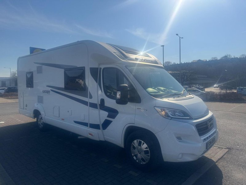 SWIFT ESCAPE 694