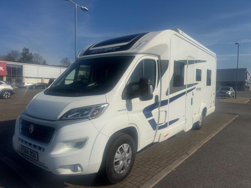 SWIFT ESCAPE 694