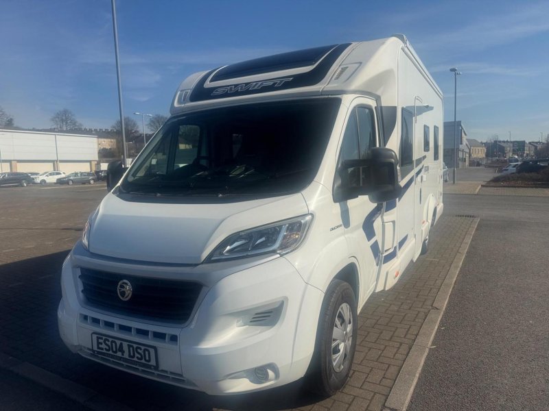 SWIFT ESCAPE 694