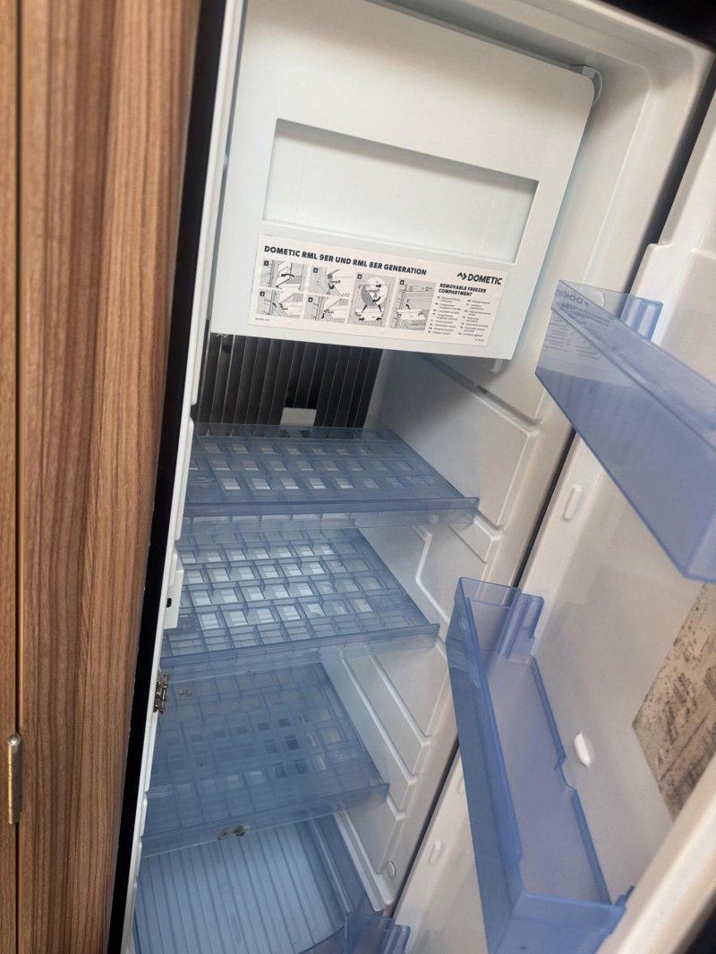 SWIFT ESCAPE 694