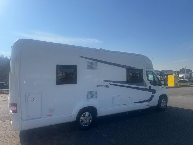 SWIFT ESCAPE 694